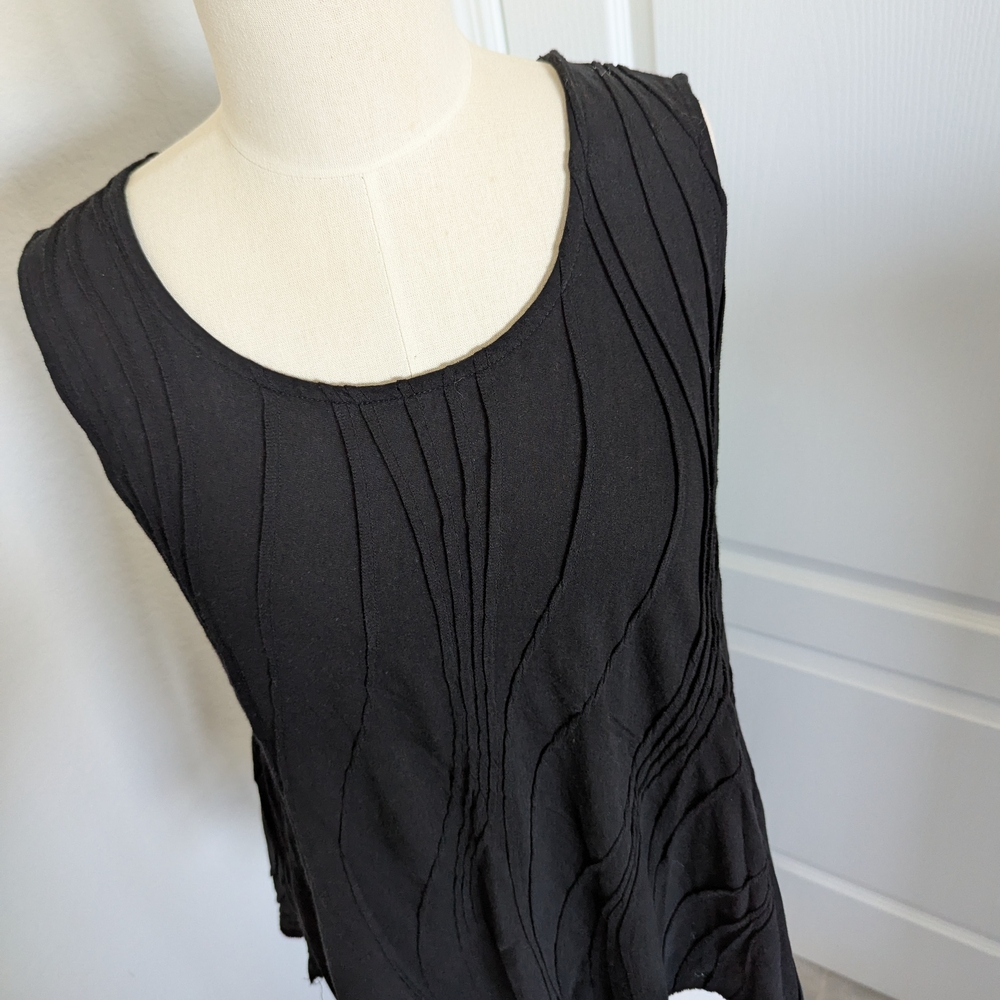 Black Pleated Sleeveless Tank Top - Picture 2 of 8